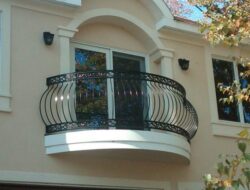 Balkon Depan Minimalis: Panduan Lengkap Desain, Fungsi, dan Perawatan
